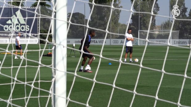 David Alaba completes his first Real Madrid training session